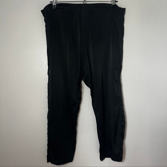 Kloni & the Krew Black Silk Cropped Pants - Picture 3 of 12